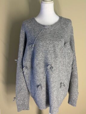 Women's Gray Bow-Detail Crewneck Sweater